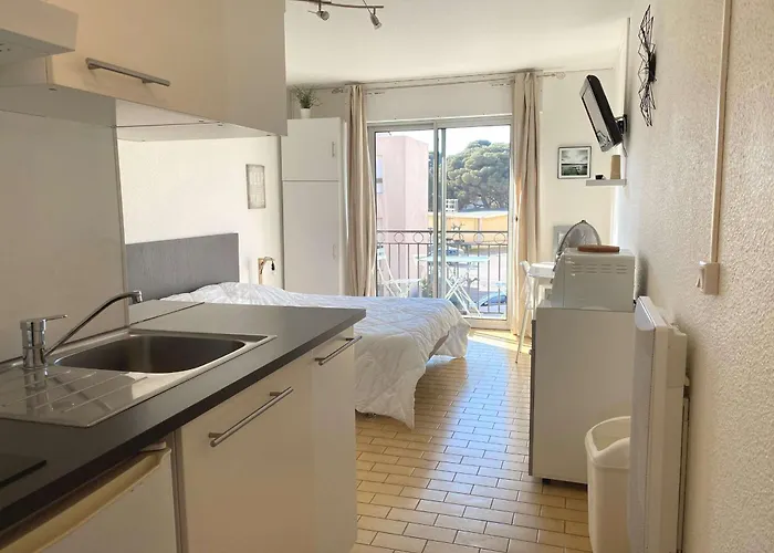 Rénové Climatisé Avec Balcon, Parking Et Wifi à - Fr-1-553-66 *